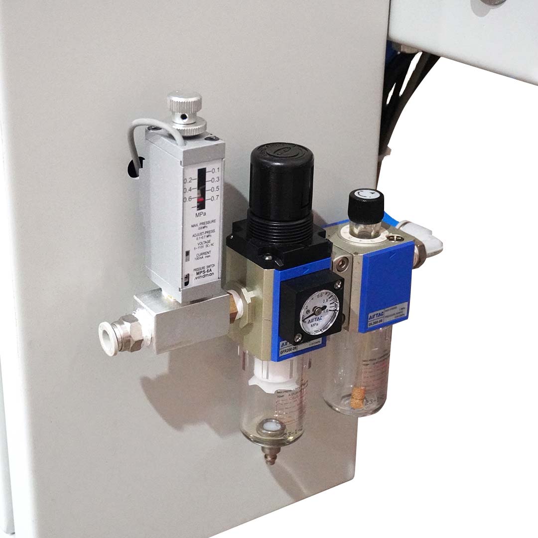 Seladora SXJ-6050AC — sistema pneumático com regulador de pressão e lubrificador