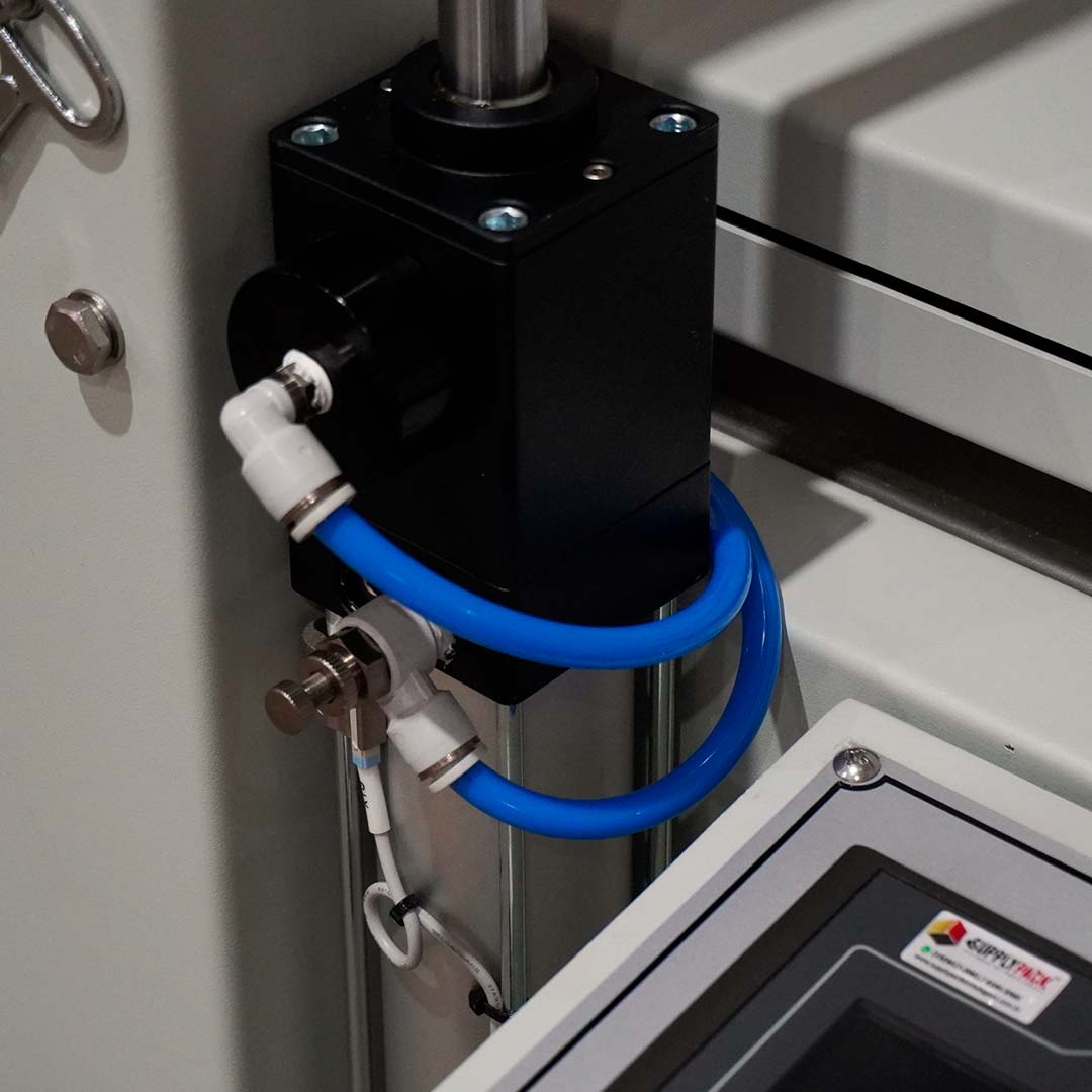 Seladora Eco Kraft 9002 — detalhe do sistema pneumático de regulagem automática