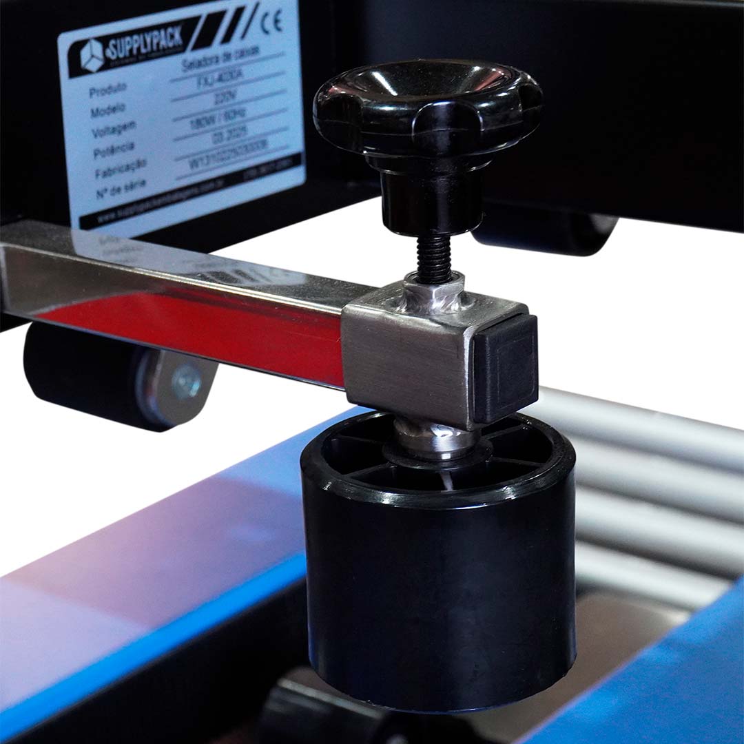Seladora SXJ-3040SA — detalhe do ajuste de altura com manípulo