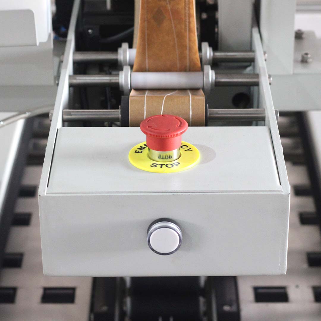 Seladora Eco Kraft 9001 — botão de emergência e sistema de aplicação da fita