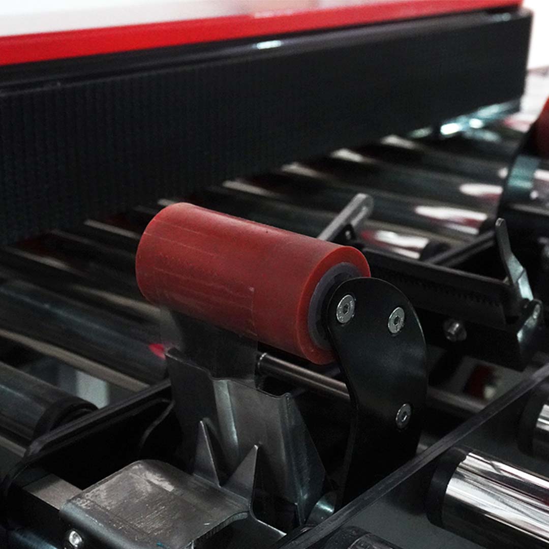 Seladora SPS-5065AC — rolete de pressão sobre a esteira