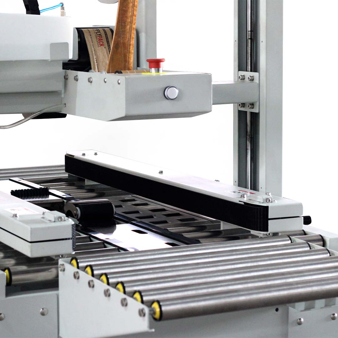 Seladora Eco Kraft 9001 — detalhe das esteiras laterais e cabeçote